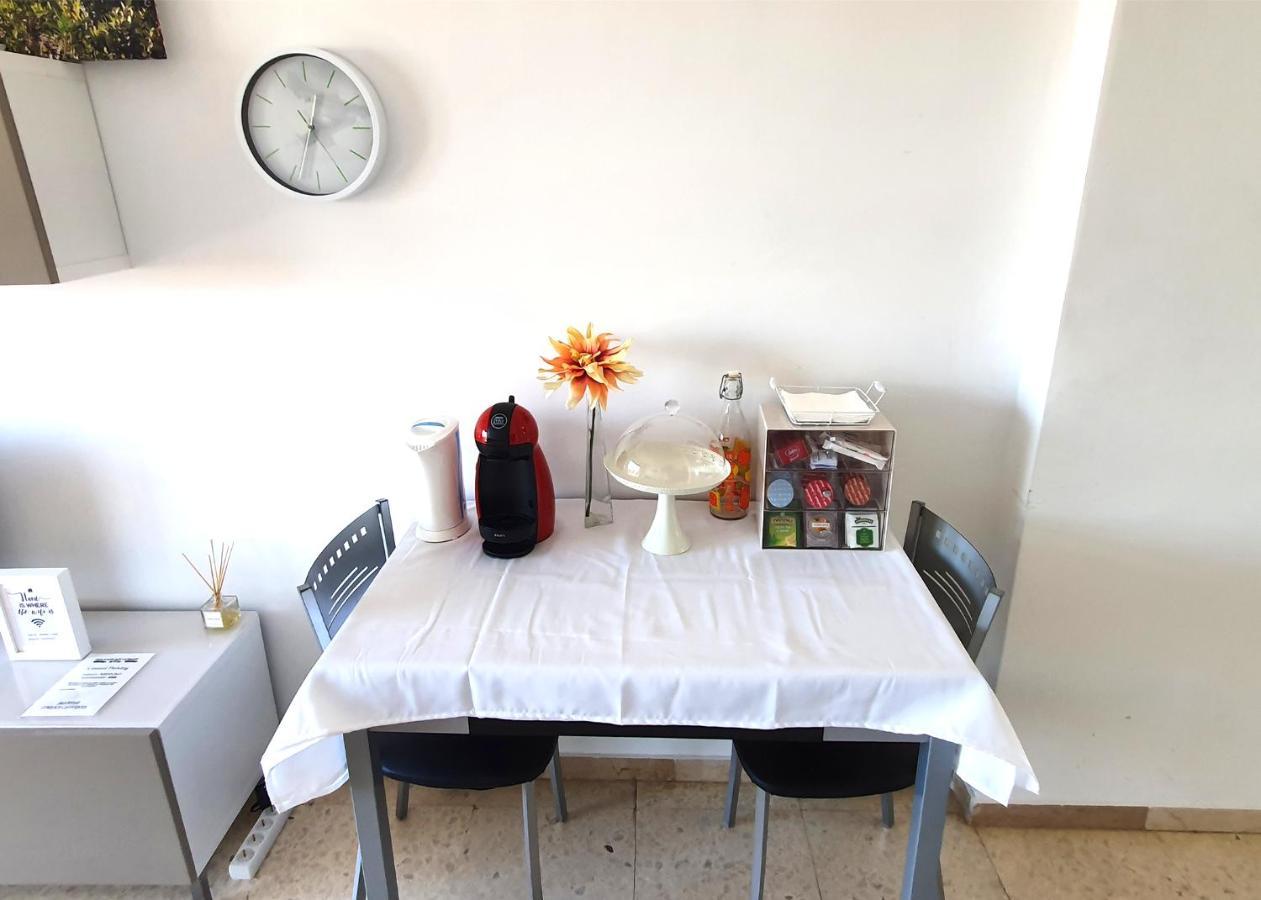 Beachfront Studio Apartment Marbella Esterno foto